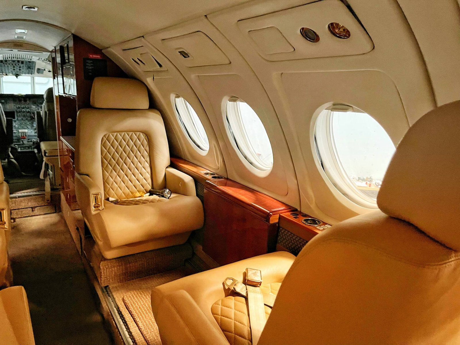 How the Convenience of Using a Private Jet to Travel Transforms Your World